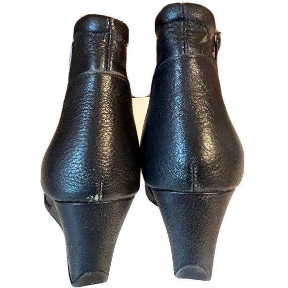 Kenneth Cole Reaction Tell Lilly Pad Black Leather Wedge Ankle Boots Sz 8.5 M - Picture 3 of 5